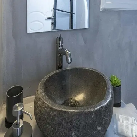Near Dinan Center Apartman *